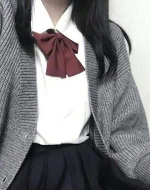 她藏在月色中 作者：